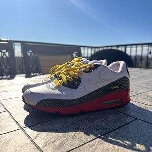 Vintage Women’s Nike Air Max (circa 2007)